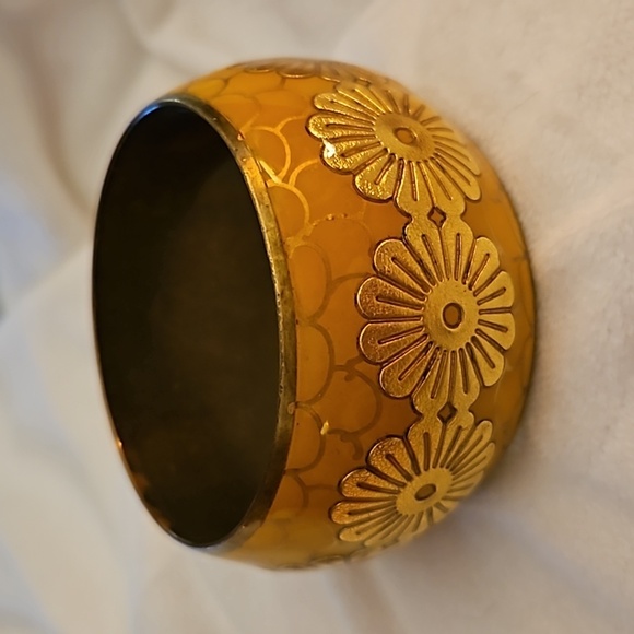 Vintage 1970's Brass Goldenrod Floral Daisy Scales Chunky Bangle Bracelet - Picture 5 of 7